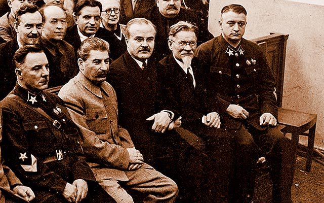 კლიმენტ ვოროშილვი, სტალინი, ვიაჩესლავ მოლოტოვი, მიხეილ კალინინი და მიხეილ ტუხაჩევსკი, 1936 წ