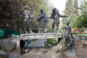 „მე, ბებია, ილიკო და ილარიონის“ ძეგლი, „მზიურის“ პარკში