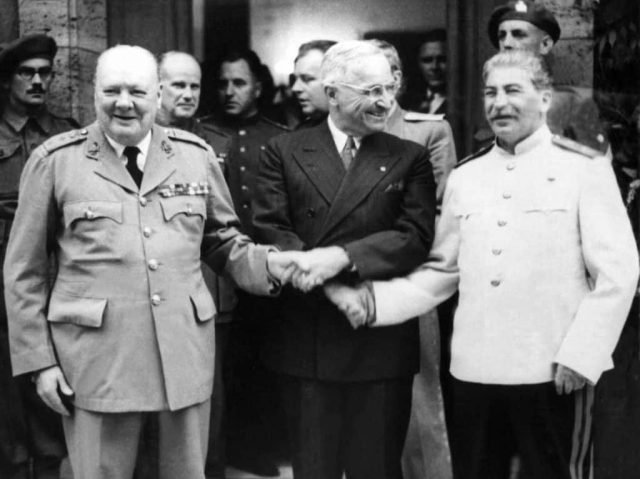 ჩერჩილი, ტრუმენი და სტალინი პოსტდამის კონფერენციაზე, 1945 წ.