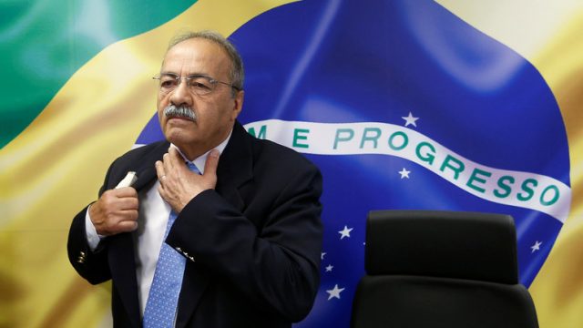 ბრაზილიის პრეზიდენტის თანამებრძოლს დუნდულებში ბანკნოტების შეკვრა უპოვეს