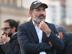 ჩონჩხი ნიკოლ ფაშინიანის საოჯახო კარადაში