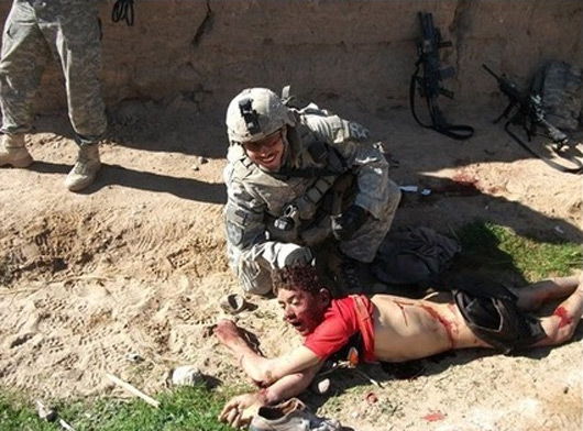 15 წლის გიულ მადინა, გლეხის შვილი, ამერიკელმა ჯარისკაცებმა იმიტომ მოკლეს, რომ სამახსოვრო ფოტო გადაეღოთ. ავღანეთი, 2010 წლის 15 იანვარი.
