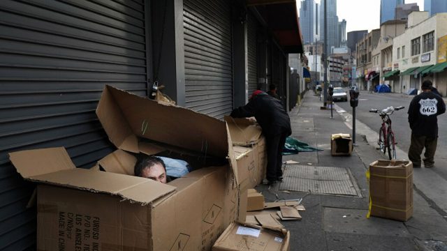 Миллионы на улице: CША захлестнула рекордная безработица