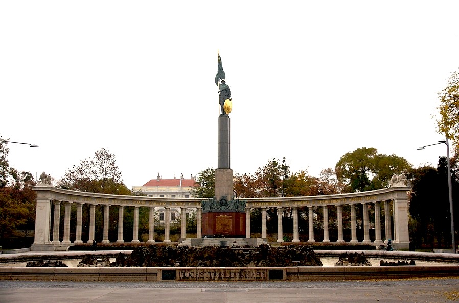 Открытие памятника воинам Советской армии, погибшим при освобождении Австрии от фашизма