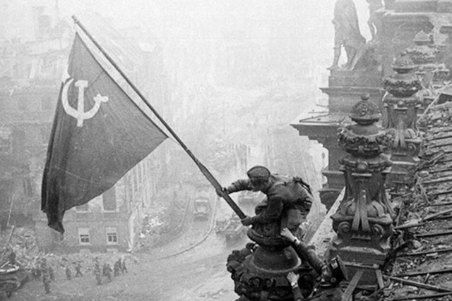 Падение Берлина: остатки гарнизона города сдались в плен 75 лет назад