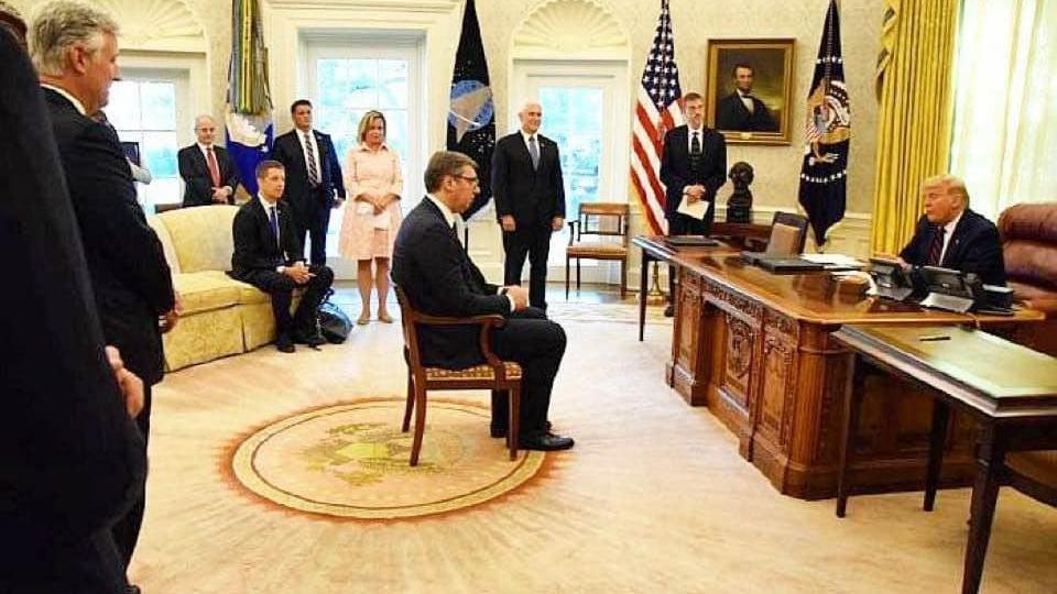 Сербского президента Александра Вучича усадили в Овальном кабинете президента США, как ученика-«двоечника»