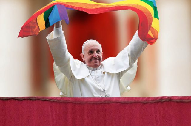 Над собором Святого Петра в Ватикане развевается флаг ЛГБТ