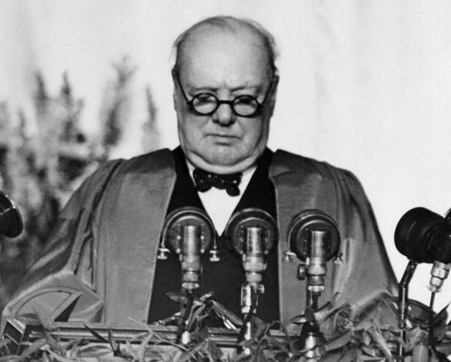 Уинстон Черчиллъ произносит Фултонскую речъ