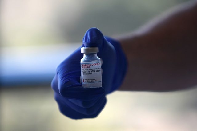 В США 55 человек скончались после прививки вакцинами Pfizer и Moderna