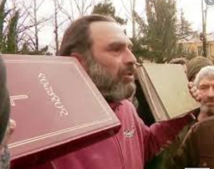 Библия и Коран на митинге в Букнаре