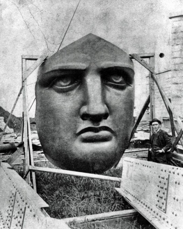 Лицо Статуи Свободы ожидает монтажа. 1885