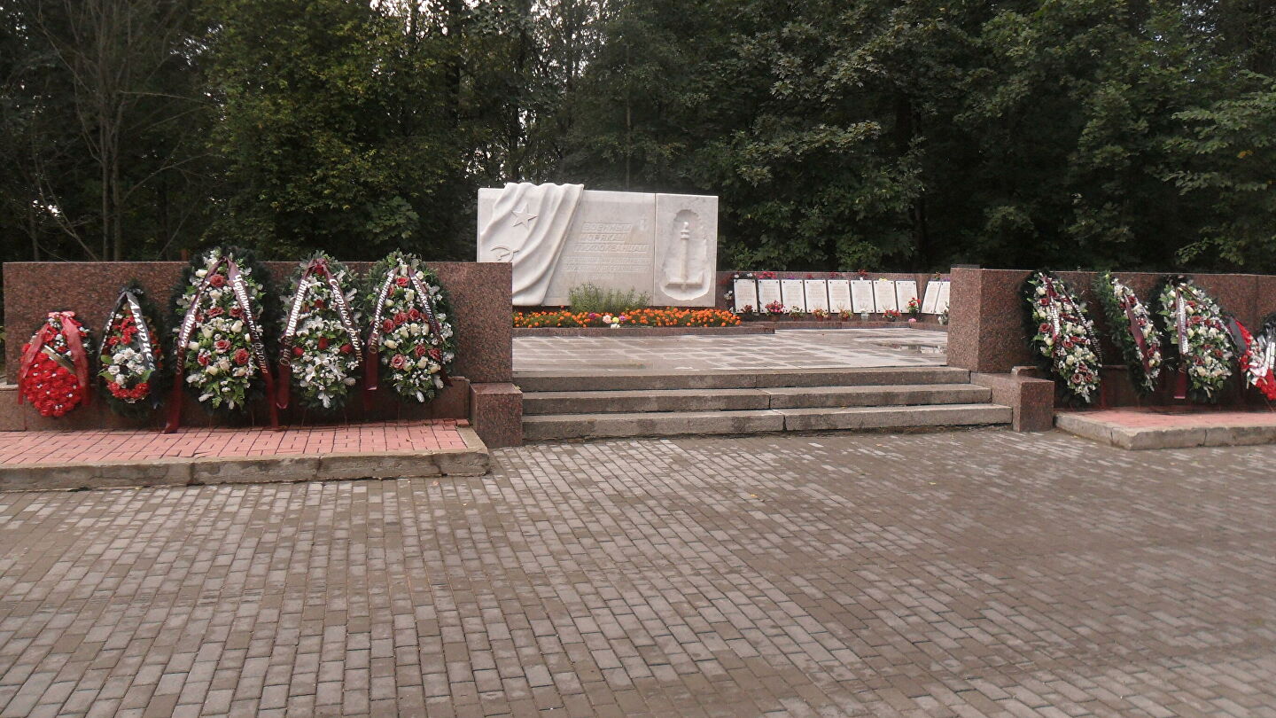 Братская могила погибших в авиакатастрофе 7 февраля 1981 года