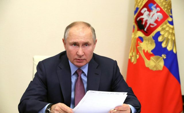 Путин запустит большую ревизию после скандала с зарплатами
