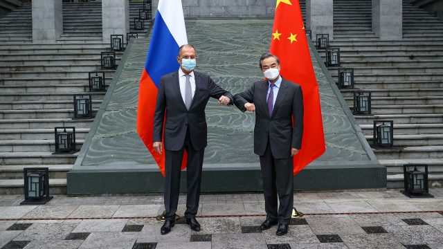 Россия и Китай переходят от обороны к контратаке