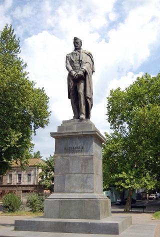 Памятник Александру Грибоедову в Тбилиси. Мераб Мерабишвили