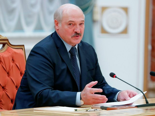 Лукашенко хочет показать Путину 