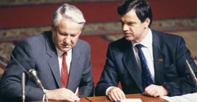 Хасбулатов рассказал о сотнях агентов ЦРУ в окружении Ельцина