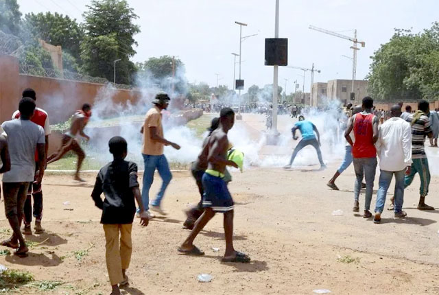 Поначалу в Нигере вспыхнули протесты против захвативших власть военных, но теперь они держат ситуацию под контролем