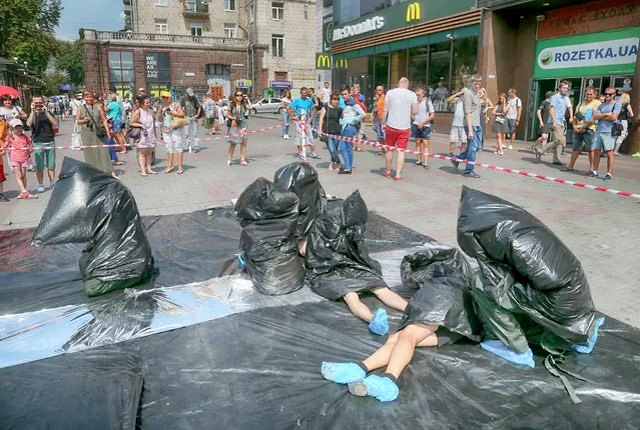 Акция протеста в центре Киева с целью привлечения внимания общественности к проблеме торговли людьми