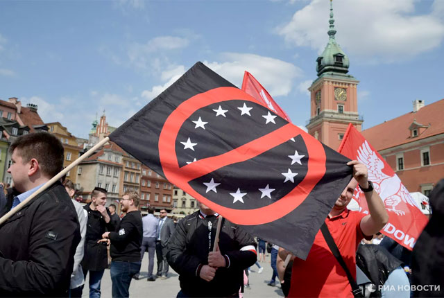 Акция протеста "Марш суверенности" под лозунгом "Прочь из Евросоюза" в Варшаве