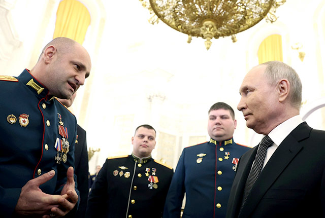 «Участие Артема Жоги (слева) в выдвижении Путина на выборы и его штабе только подчеркивает значимость СВО для президента»