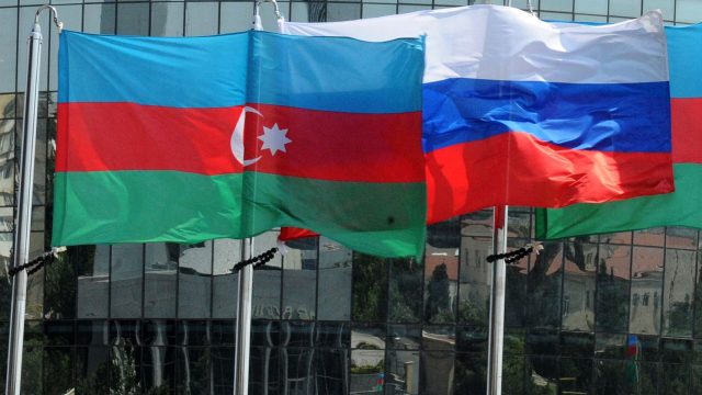 Россия и Азербайджан в свете западных санкций против Мосбиржи начали переговоры по переходу в расчетах на нацвалюты