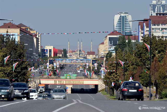 2. Проспект имени Ахмата Кадырова (бывшая улица Ленина) в Грозном. В центре: мечеть имени Ахмата Кадырова ("Сердце Чечни").© РИА Новости