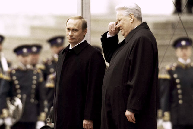 Президент РФ Владимир Путин и первый президент РФ Борис Ельцин в день инаугурации Владимира Путина. 7 мая 2000 года