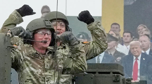 В Вашингтоне впервые за более чем 30 лет прошел военный парад