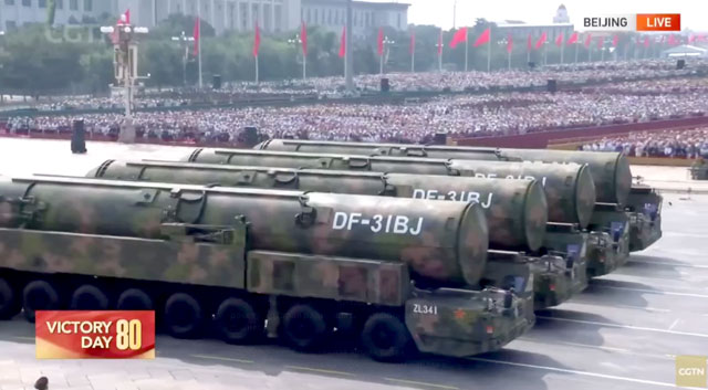 На военном параде Китай показал ядерную ракету, которая радиусом поражения охватывает всю планету