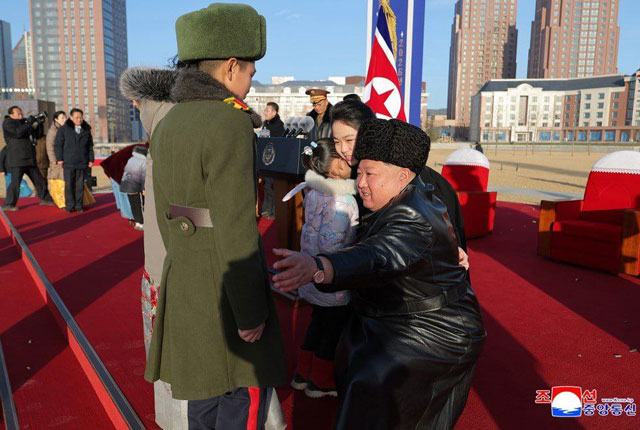 Ким Чен Ын открыл в Пхеньяне новый жилой квартал и улицу