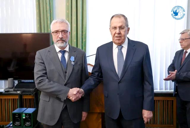 Глава Россотрудничества Евгений Примаков получил орден Почета