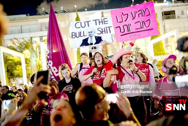 Собрание израильтян в Тель-Авиве в знак протеста против войны с Ираном и Хезболлой