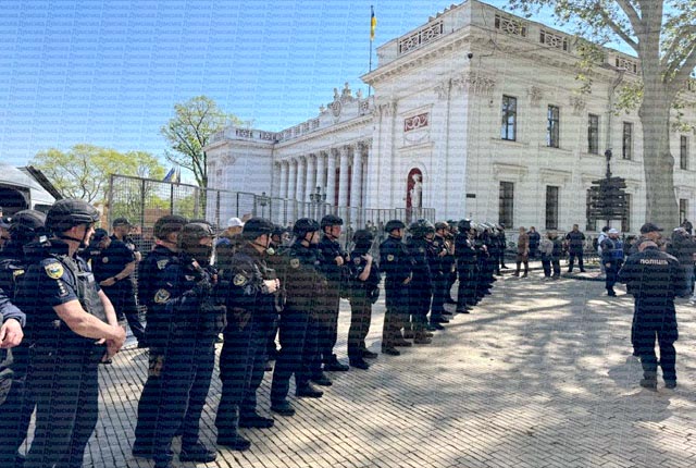 В Одессе проходит ЛГБТ-парад («прайд-парад»)