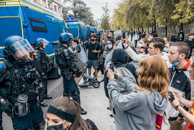Беспорядки и хаос во Франции