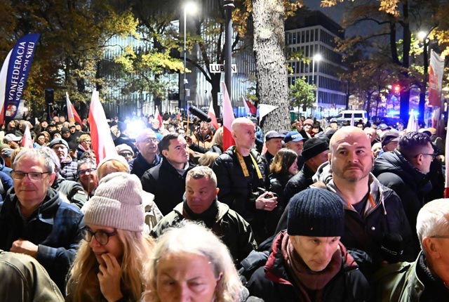 Ночные потасовки около Конституционного трибунала в Польше