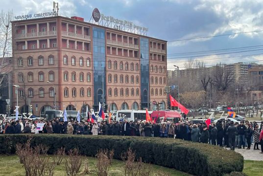 “ჩვენ ერთად ვართ და ერთად დავამარცხებთ ნაციზმს!” _ ერევანში რუსეთის მხარდამჭერი აქცია გაიმართა