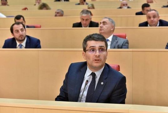 მამუკა მდინარაძე: მთელი იმ ხნის განმავლობაში, ,,სირცხვილიას’’ ჩვენთვის ცნობილი ლიდერები, ვერ გამოჩნდნენ. გამოჩნდნენ მხოლოდ ბოლოსკენ და შეიძლება, ამანაც განაპირობა, რომ რიყეზე მესამედიც ვერ ჩაიყვანეს ხალხის იმ დიდი რაოდენობიდან