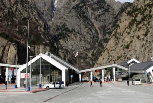 საგანგებო მდგომარეობის გამო, საბაჟო გამშვები პუნქტი „ყაზბეგი“ მუშაობას დროებით წყვეტს