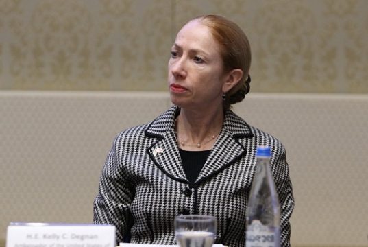 კელი დეგნანი – 5 და 6 ივლისის შოკისმომგვრელი ძალადობა გვახსენებს ძალადობის ორგანიზატორებისთვის პასუხისმგებლობის დაკისრების მნიშვნელობას – დაუსჯელობა შთაბეჭდილებას ტოვებს, რომ ძალადობა მისაღებია