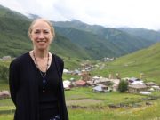 კელი დეგნანმა მესტიაში ანსამბლ „რიჰოსთან“ ერთად სვანური ცეკვა შეასრულა