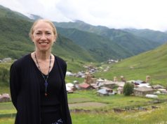 კელი დეგნანმა მესტიაში ანსამბლ „რიჰოსთან“ ერთად სვანური ცეკვა შეასრულა