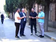 მუნიციპალიტეტების საკრებულოების წევრები, რომლებმაც „ქართული ოცნება“ დატოვეს, პარტიის ოფისში იმყოფებოდნენ