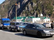 რუსეთის უსაფრთხოების ფედერალურმა სამსახურმა საქართველოს საზღვართან შექმნილი საცობები ზაფხულში მანქანების დიდი ნაკადით ახსნა