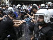 თურქეთის პოლიციამ სტამბოლში ლგბტ თემის ე.წ. სიამაყის მარშზე გამოსული ასეულობით ადამიანი დააპატიმრა