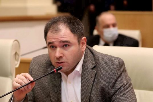 ნიკოლოზ სამხარაძე აშშ-ის საელჩოზე: არც ჩვენს და არც აშშ-ის ინტერესში არ შედის, რომ მცირედ გაუგებრობასთან გვქონდეს საქმე – ერთი მკაფიო პასუხის გაცემით ყველაფერი დამთავრდება