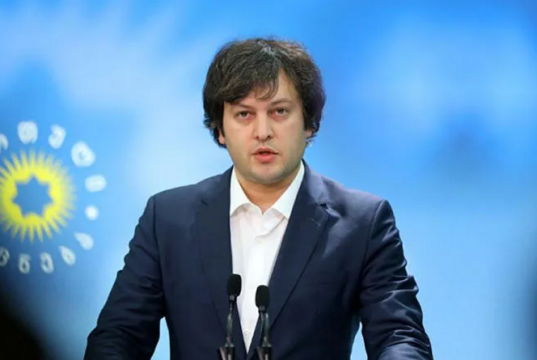 ირაკლი კობახიძე – როცა ევროპარლამენტი იღებს რეზოლუციას, სადაც საუბარია, რომ ბიძინა ივანიშვილი უნდა დაისაჯოს, ასეთი რეზოლუცია აღვივებს პოლარიზაციას, როცა ელჩი ამას არ ემიჯნება, ესეც აღვივებს პოლარიზაციას