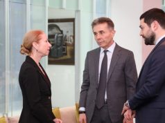 „დუმილი რეკავს“, მის კელი (თუ მისის), თქვენი (წაიკითხე _ აშშ) „დუმილი რეკავს“ საქართველოში!