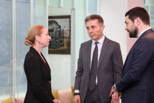 „დუმილი რეკავს“, მის კელი (თუ მისის), თქვენი (წაიკითხე _ აშშ) „დუმილი რეკავს“ საქართველოში!