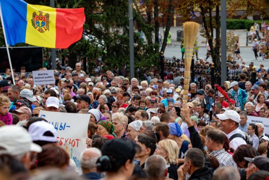 “ადამიანებს, უბრალოდ, აბრაზებენ”: მოლდოვის ხელისუფლების ანტირუსული პოლიტიკა ქვეყანაში ვითარების დესტაბილიზაციას იწვევს